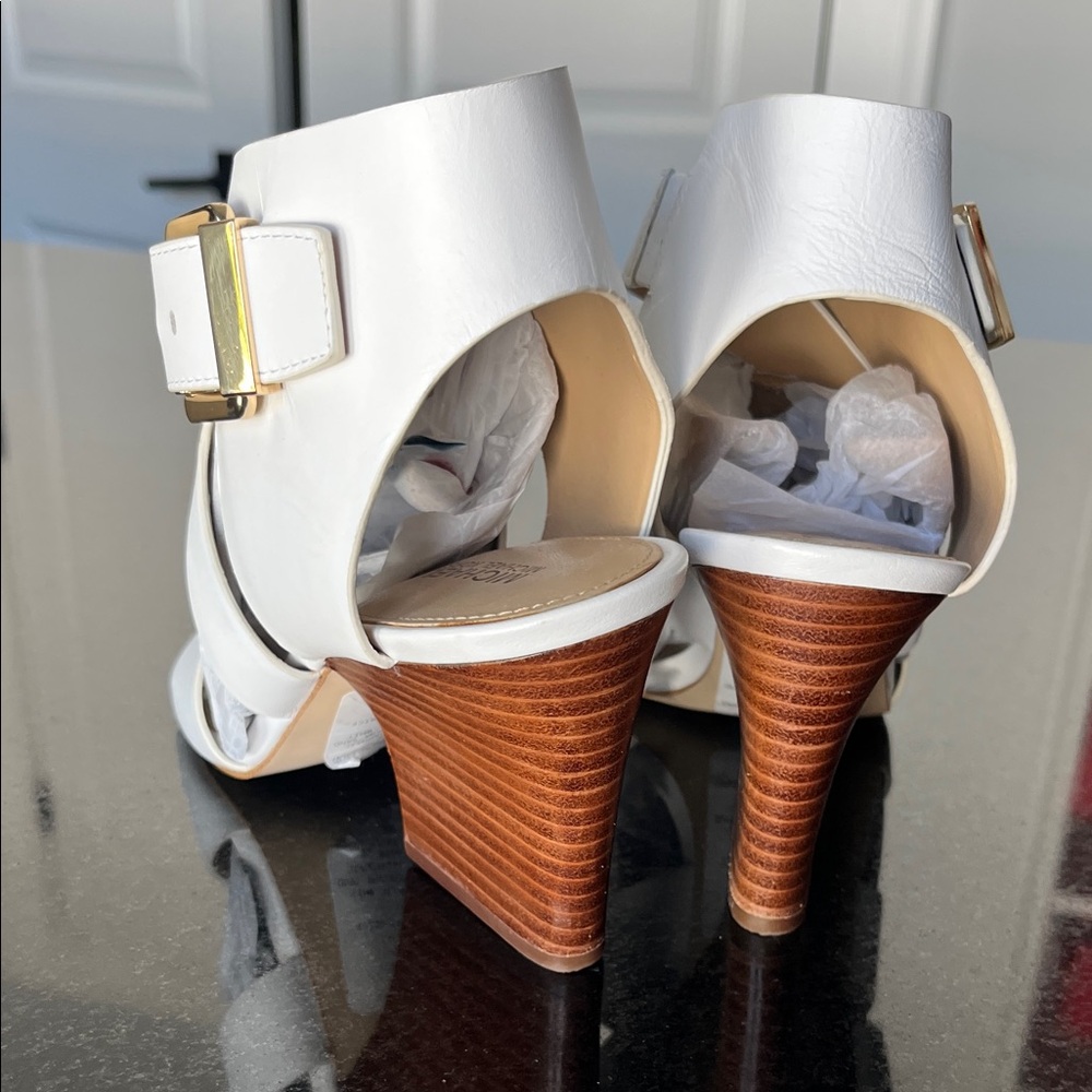 Michael Kors Adriana Optic White Leather Sandals Sz-7 - Picture 4 of 10